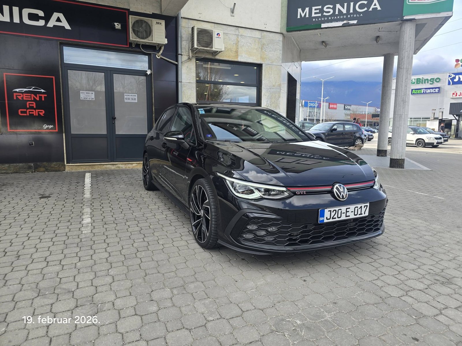 Volkswagen Golf GTI iz Gogo Rent a Car flote